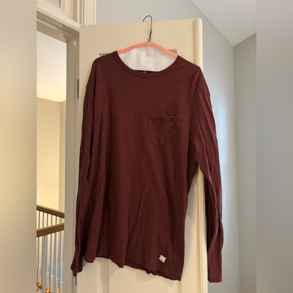 Vuori Men XL Burgundy Long Sleeve Shirt with Pocket